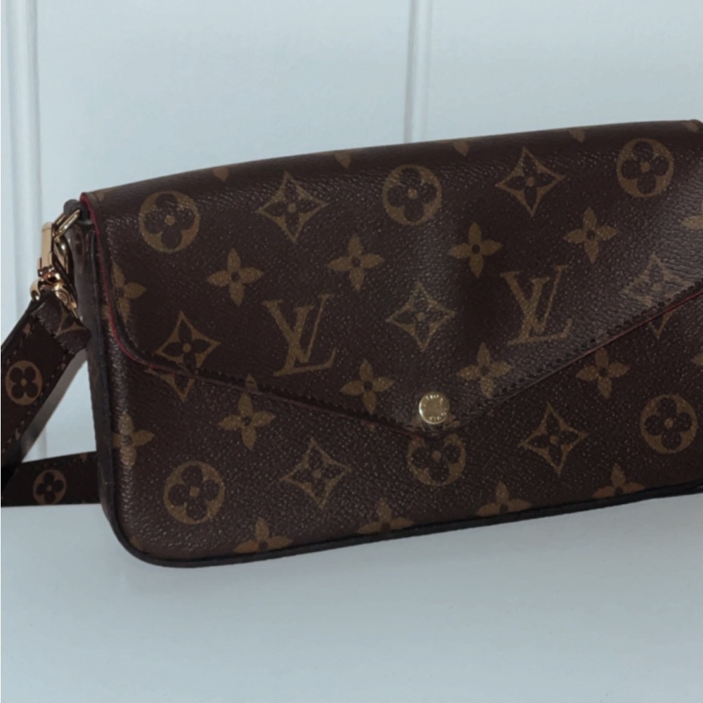 ❌❌SOLD❌❌ Authentic Louis Vuitton x Félicie Pochette
